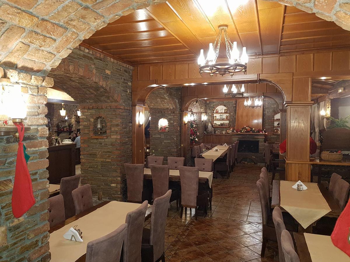 Hotel Παραδοσιακο Káto Loutrákion Екстериор снимка