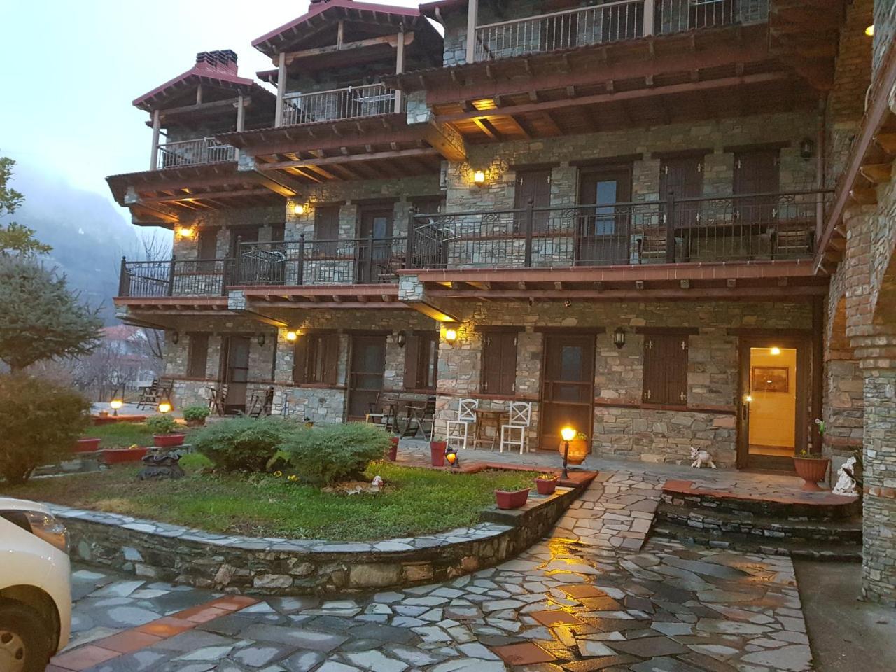 Hotel Παραδοσιακο Káto Loutrákion Екстериор снимка