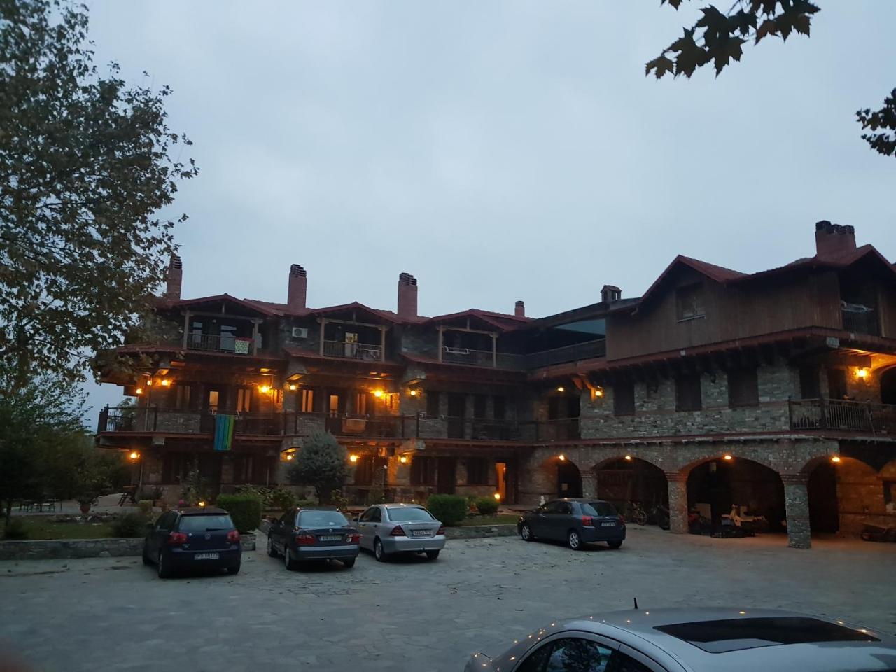 Hotel Παραδοσιακο Káto Loutrákion Екстериор снимка