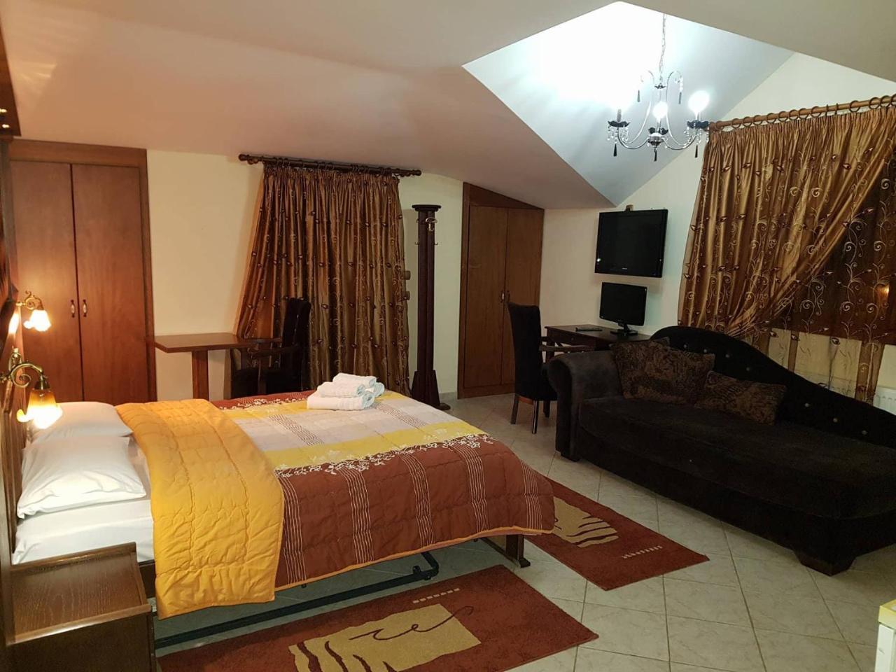 Hotel Παραδοσιακο Káto Loutrákion Екстериор снимка