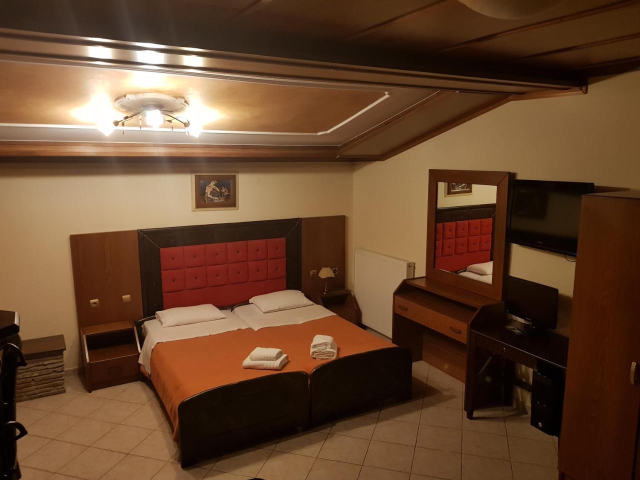 Hotel Παραδοσιακο Káto Loutrákion Екстериор снимка