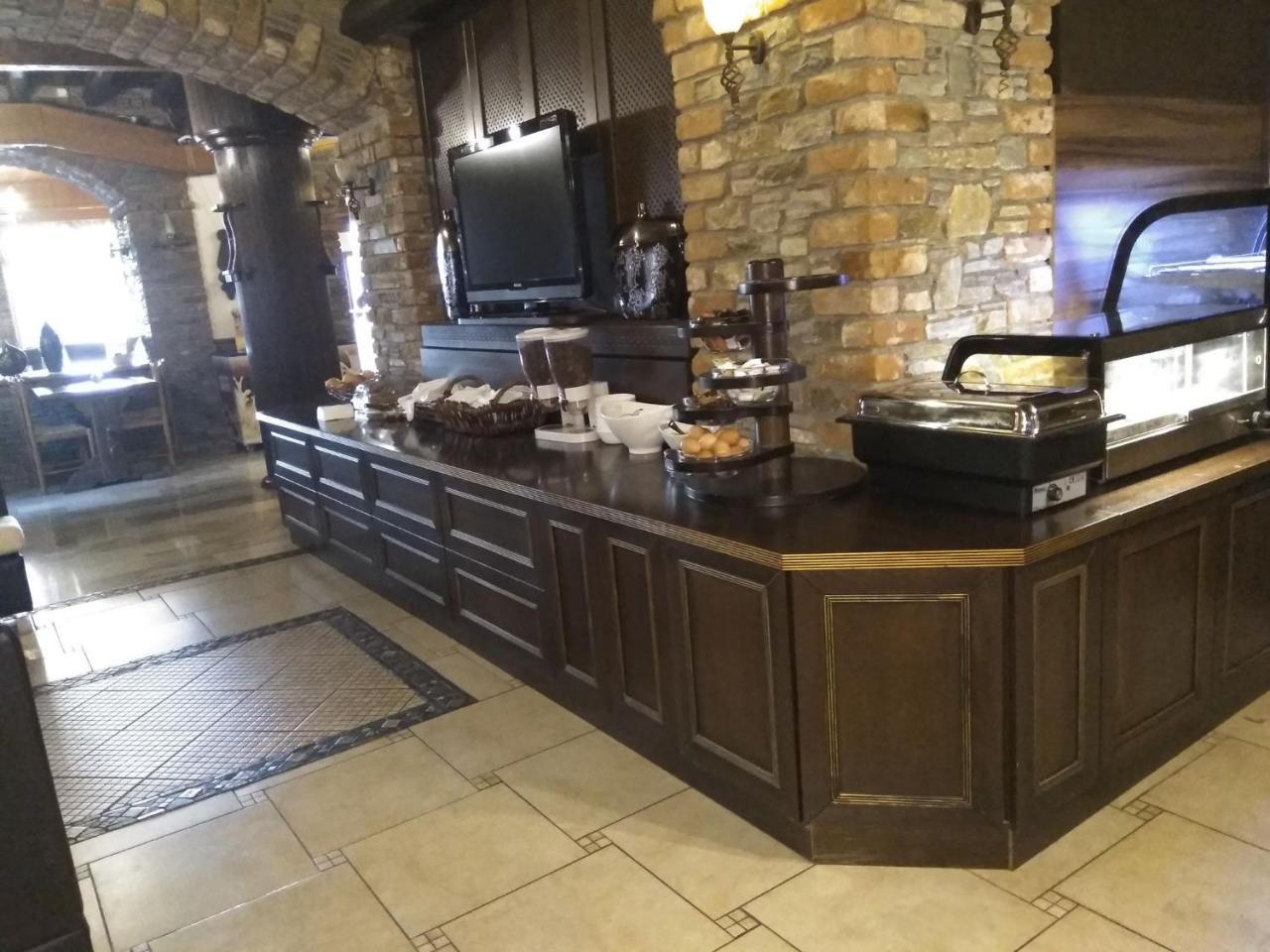 Hotel Παραδοσιακο Káto Loutrákion Екстериор снимка