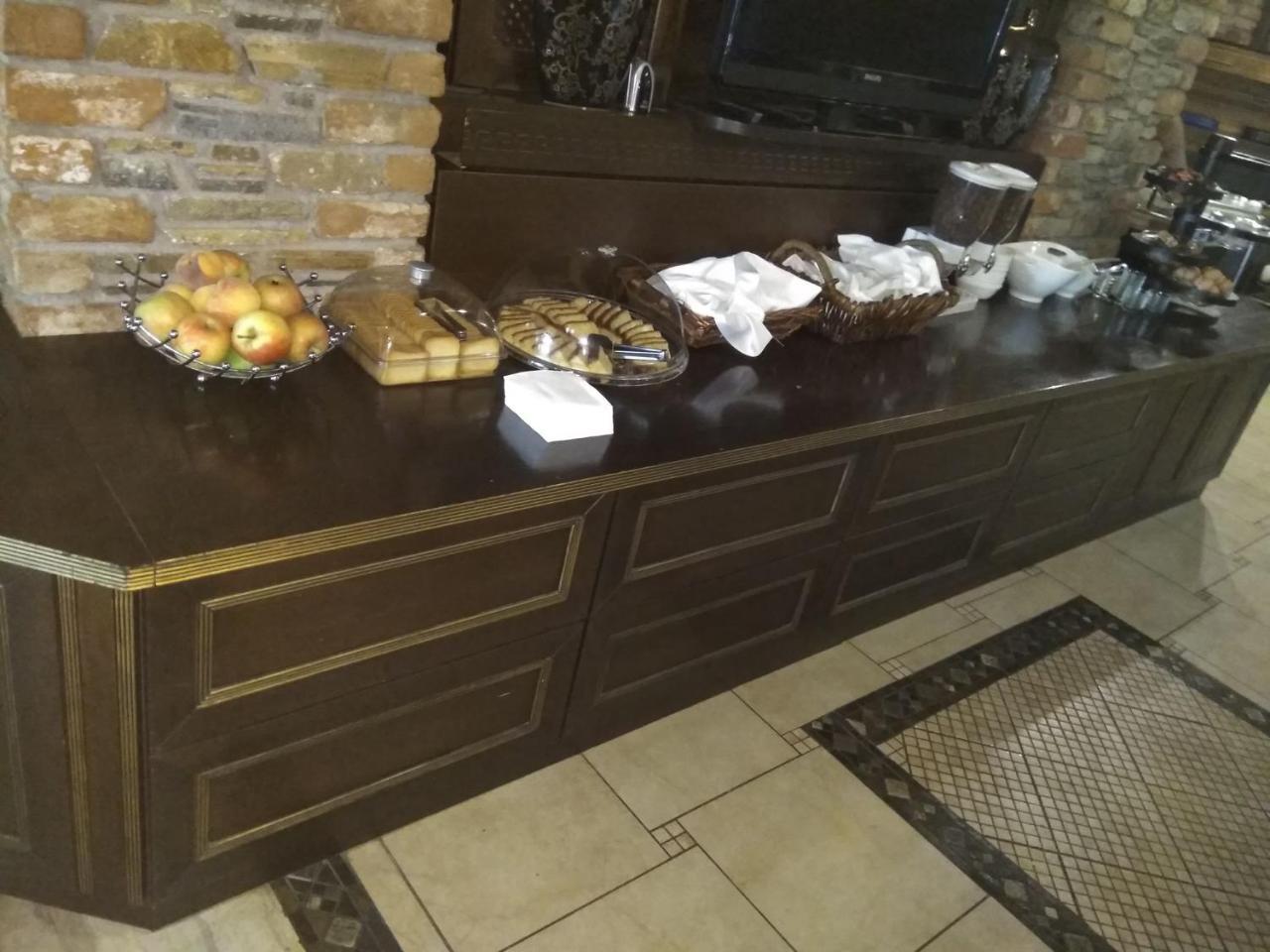 Hotel Παραδοσιακο Káto Loutrákion Екстериор снимка