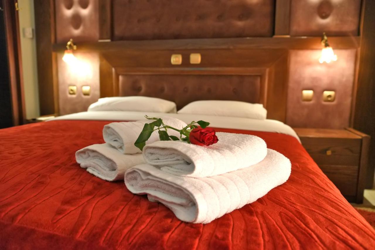 Hotel Παραδοσιακο Káto Loutrákion Екстериор снимка