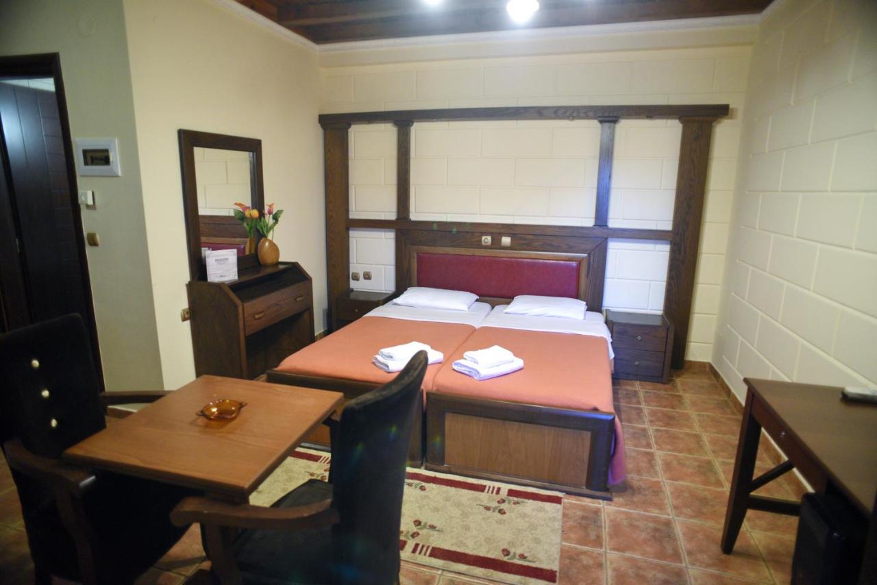 Hotel Παραδοσιακο Káto Loutrákion Екстериор снимка