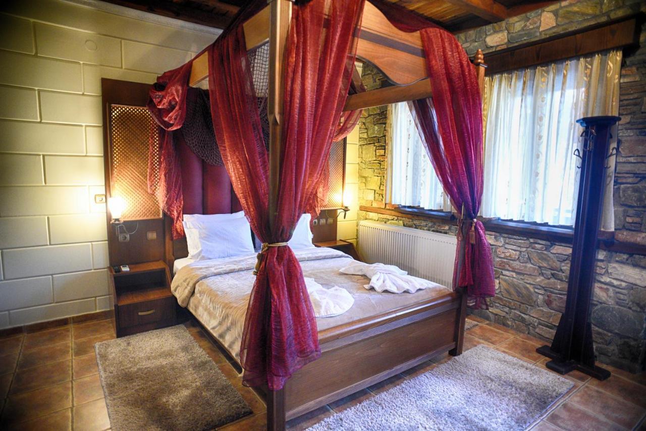 Hotel Παραδοσιακο Káto Loutrákion Екстериор снимка
